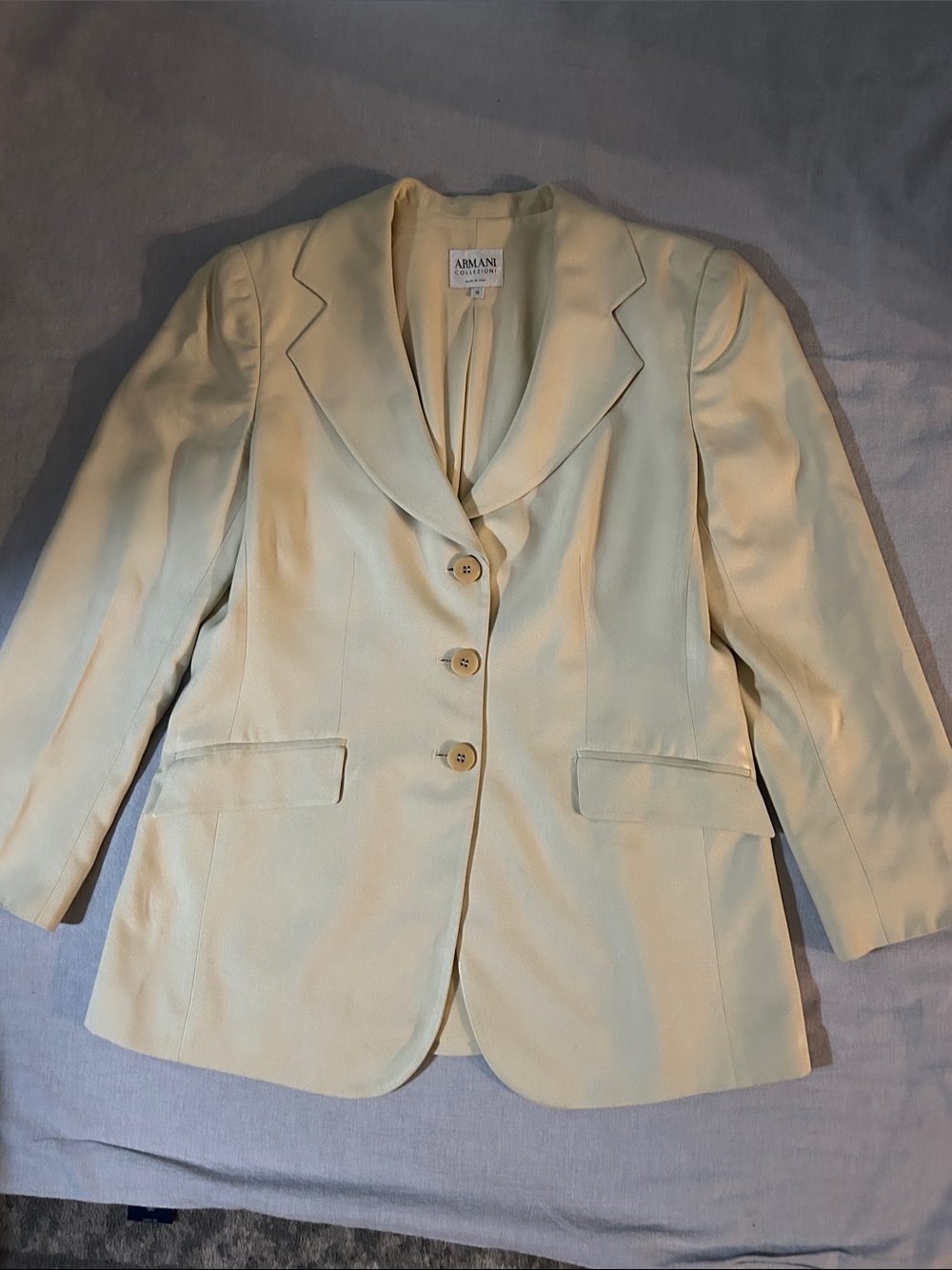 Armani Collezioni Cream 100% Silk Tailored Three-Button Blazer w Notched Lapels